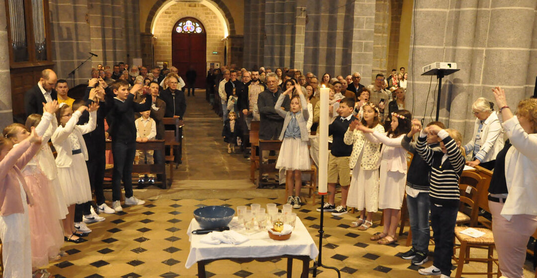 Première communion et baptêmes à St-Laurent de Parthenay