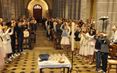 Première communion et baptêmes à St-Laurent de Parthenay
